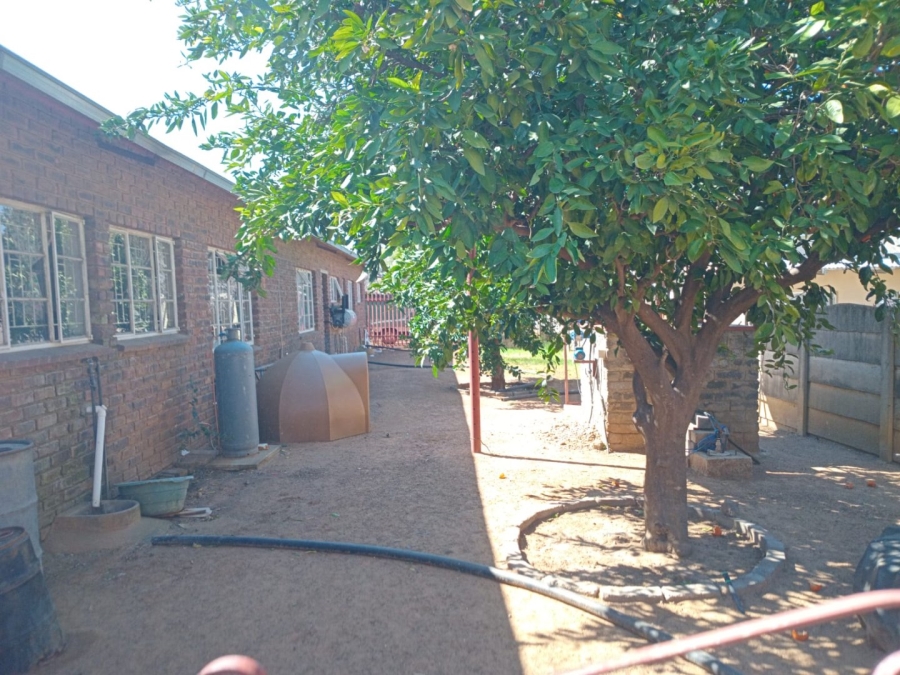 7 Bedroom Property for Sale in Bloemhof North West